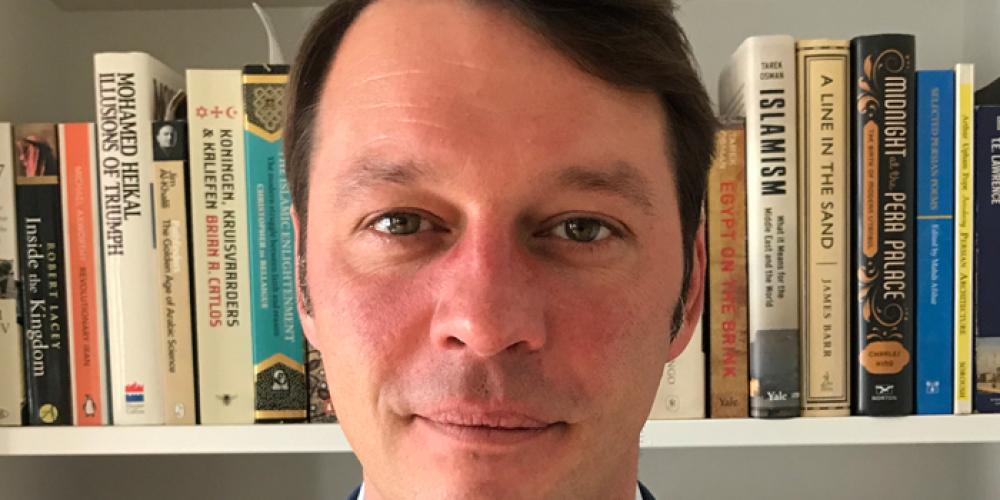 VUB-professor Koert Debeuf brengt urgent boek uit over het Midden